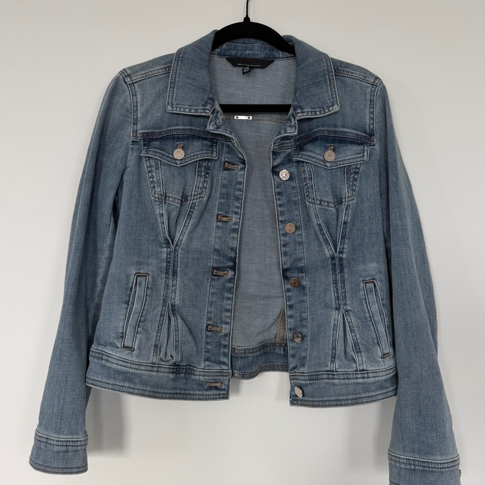 White House Black Market Light Wash Blue Denim Jacket Small